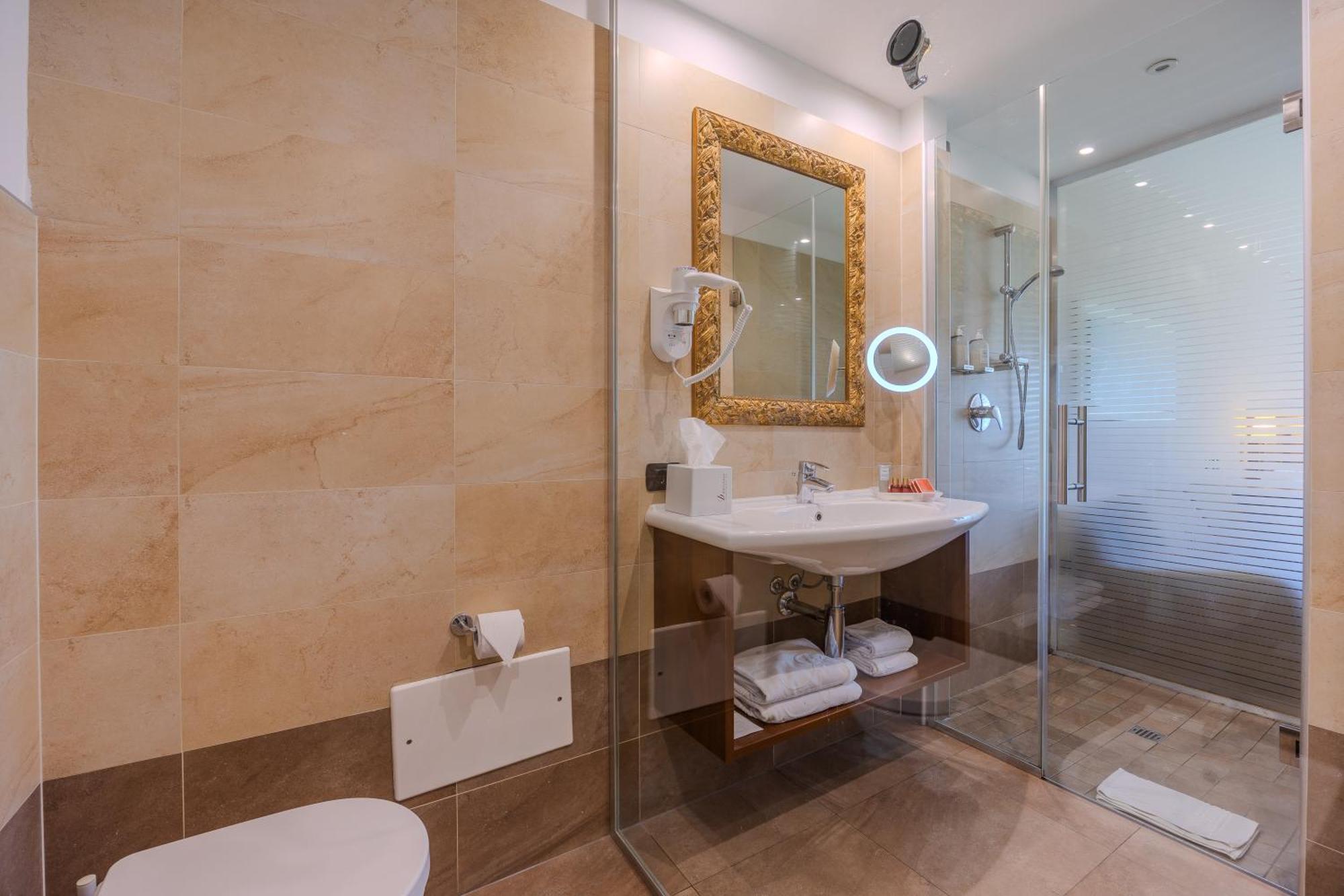 Hotel Boffenigo - The Golden Hour กอสเตร์มาโน ภายนอก รูปภาพ